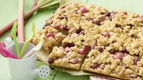 recipe image Rhabarber-Streuselkuchen