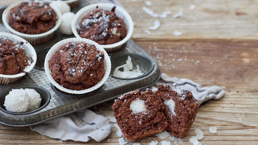 recipe image Schoko-Kokos-Muffins mit Kokoskern