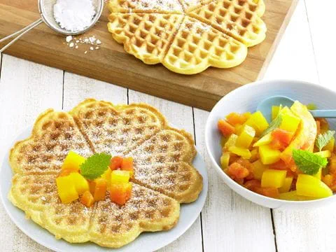recipe image Waffelrezept für Kokoswaffeln mit Kompott