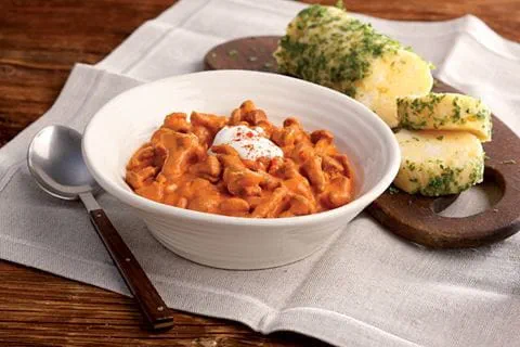 recipe image Eierschwammerlgulasch mit Topfenserviettenknödeln